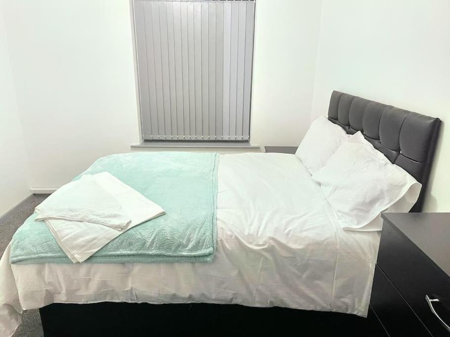 Lovely 3 Bed Apartment Near Qe Hospital Harborne Birmingham New Exterior photo